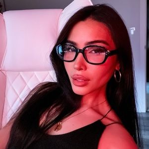 Meet your Posher, Destiny